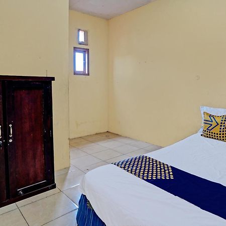Spot On 92730 Lili Kost Syariahnearketapang Royal City Banyuwangi  Exterior photo