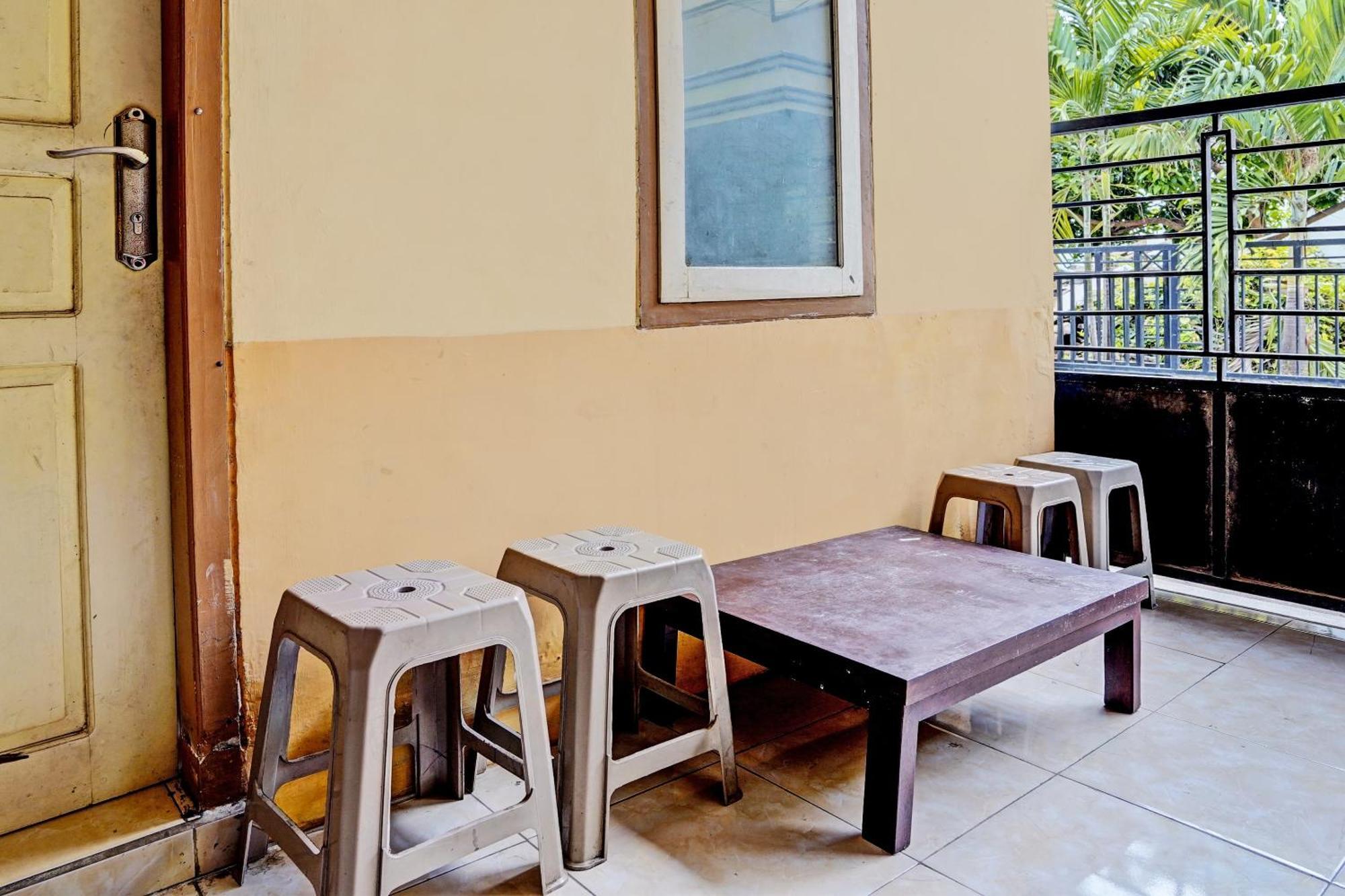 Spot On 92730 Lili Kost Syariahnearketapang Royal City Banyuwangi  Exterior photo