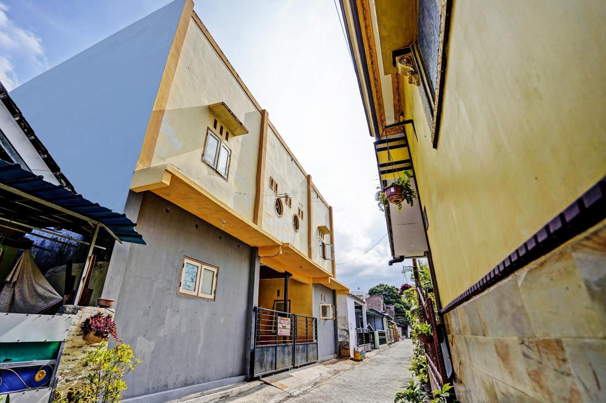 Spot On 92730 Lili Kost Syariahnearketapang Royal City Banyuwangi  Exterior photo