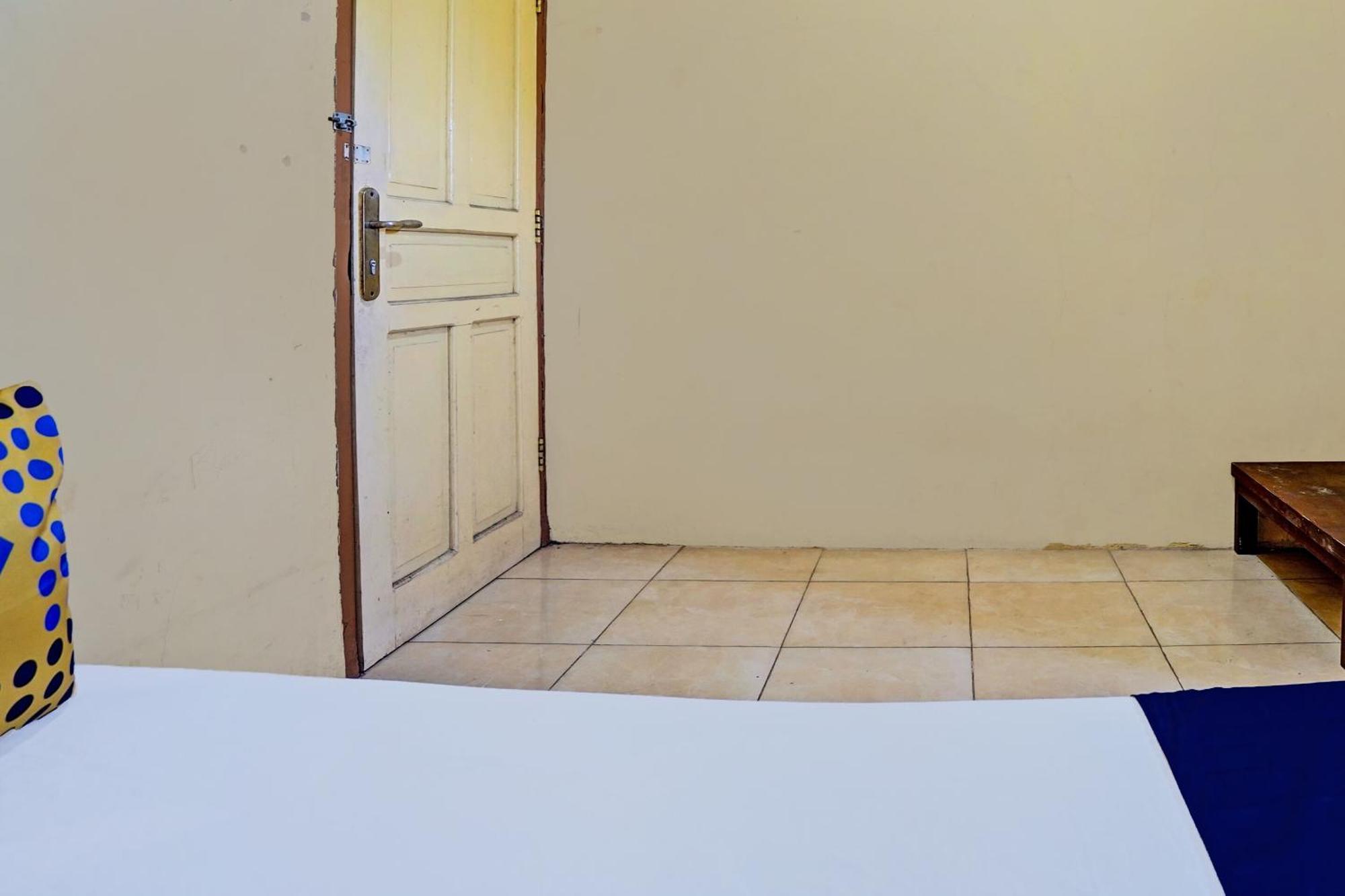 Spot On 92730 Lili Kost Syariahnearketapang Royal City Banyuwangi  Exterior photo