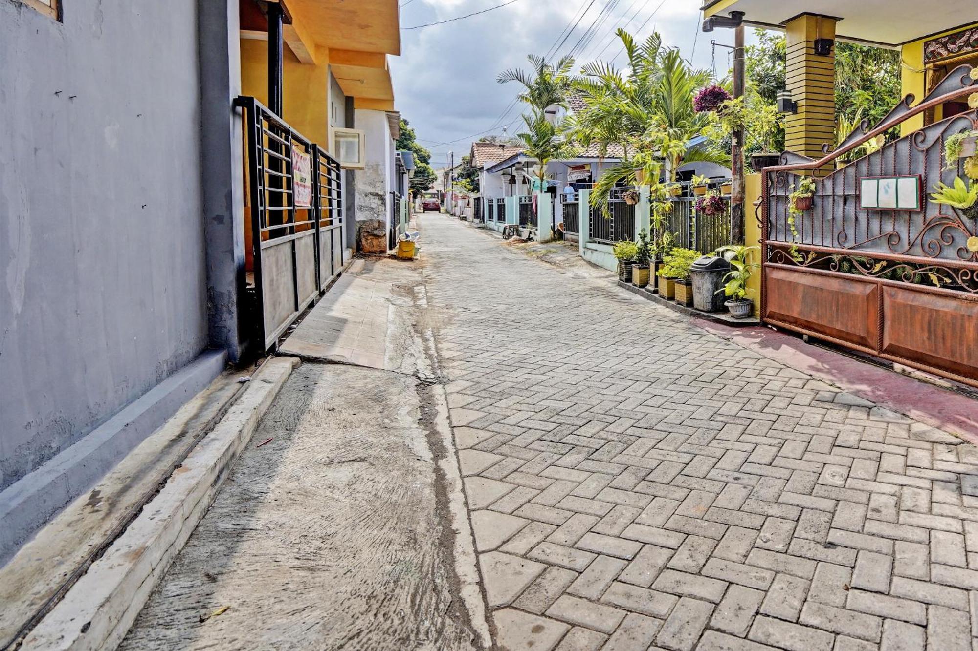 Spot On 92730 Lili Kost Syariahnearketapang Royal City Banyuwangi  Exterior photo