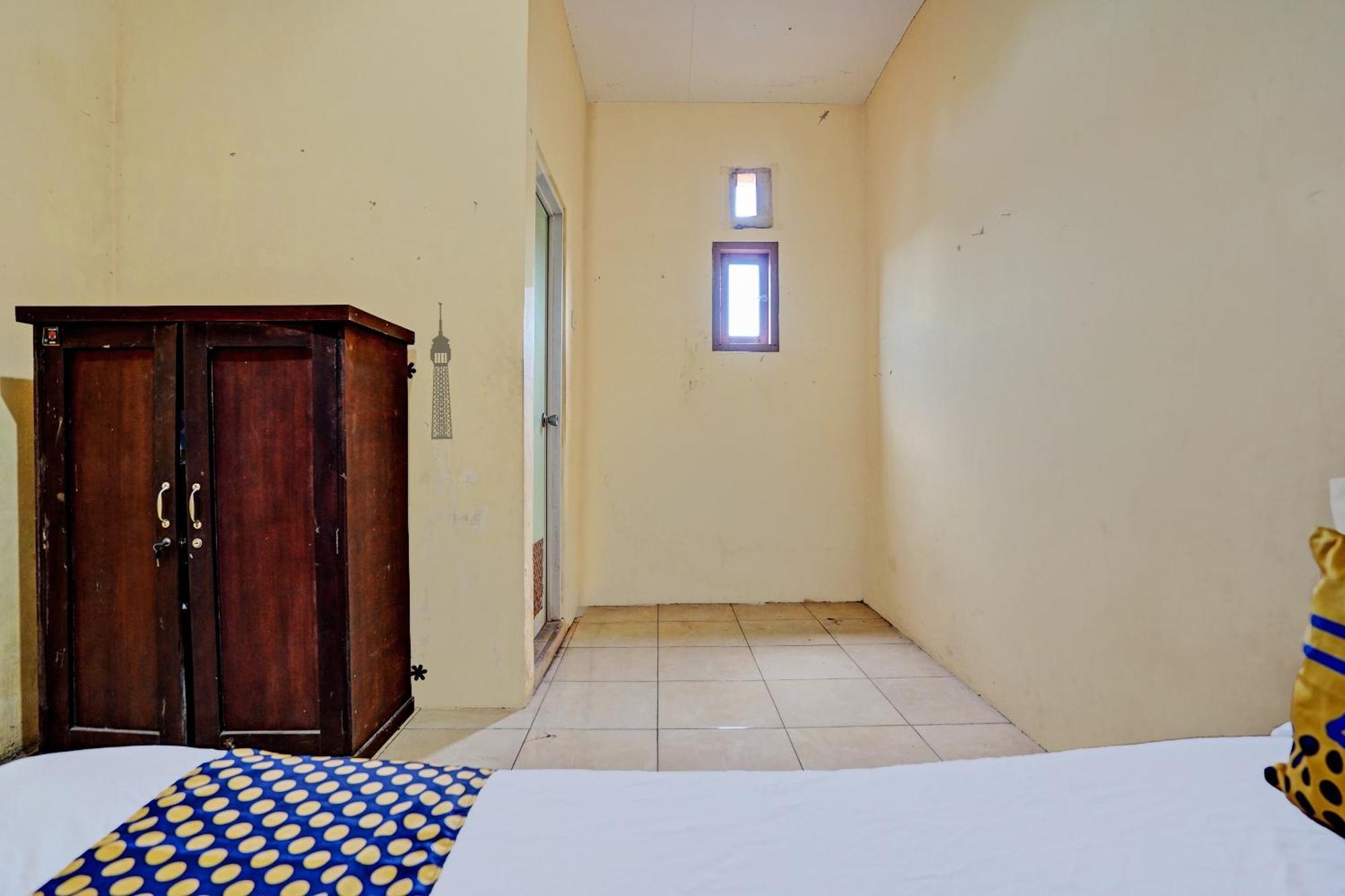 Spot On 92730 Lili Kost Syariahnearketapang Royal City Banyuwangi  Exterior photo