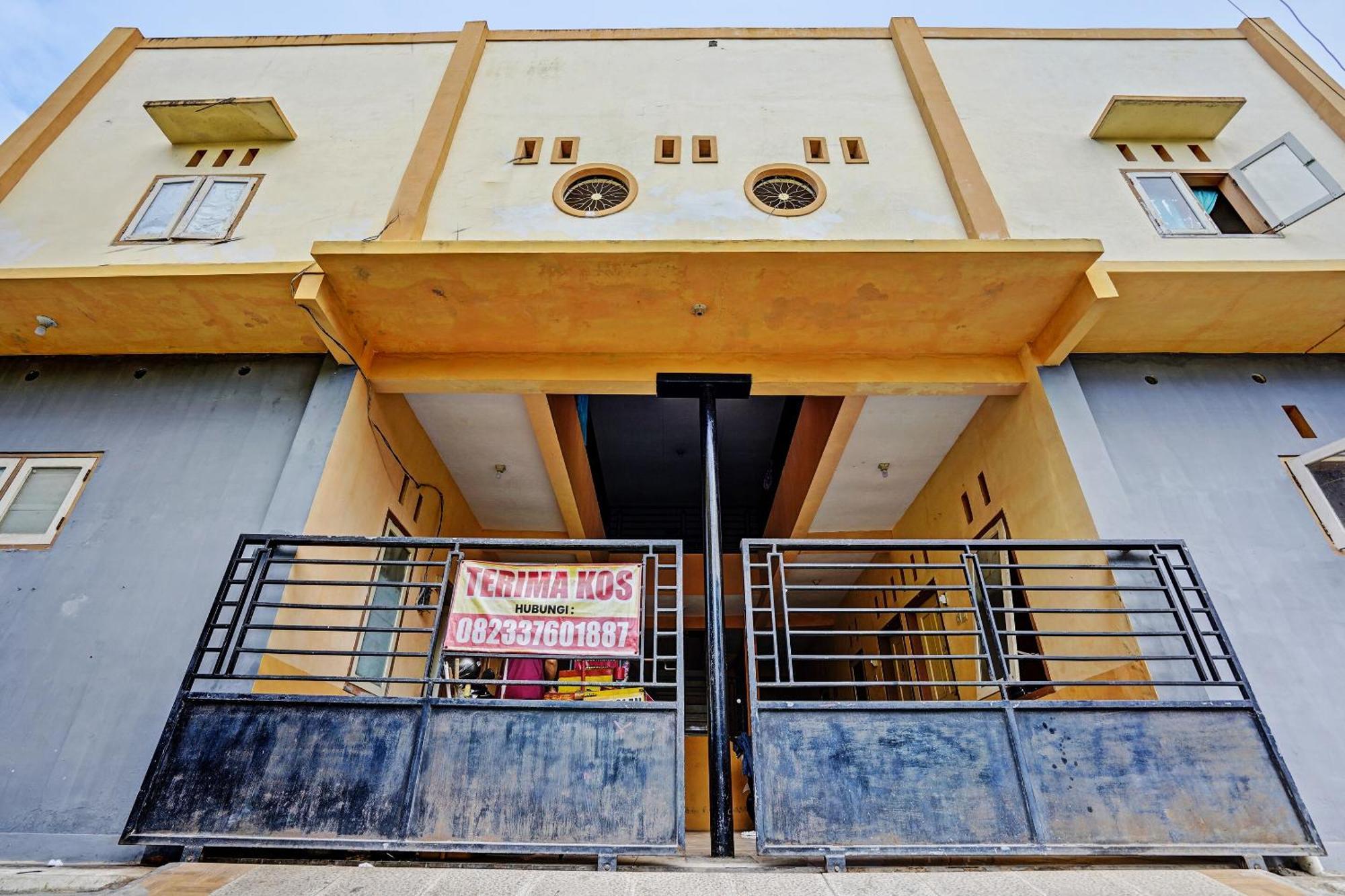 Spot On 92730 Lili Kost Syariahnearketapang Royal City Banyuwangi  Exterior photo
